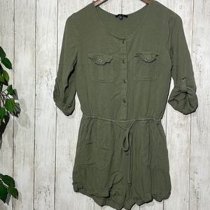 IRIS Army Green 4 Pocket Tie String‎ Romper size medium